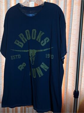 Tilly's black Short Sleeve Graphic Tee with gold Print